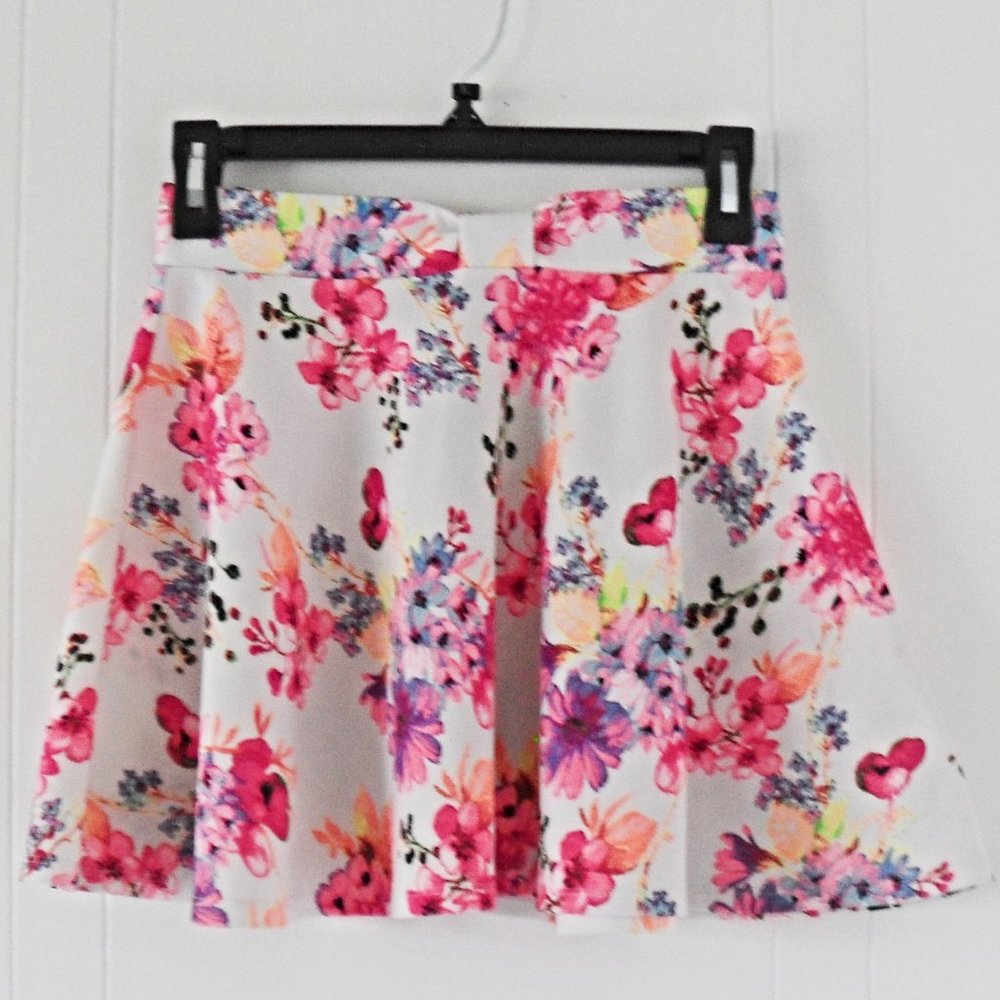 💚 Heart & Arrow Floral Skirt